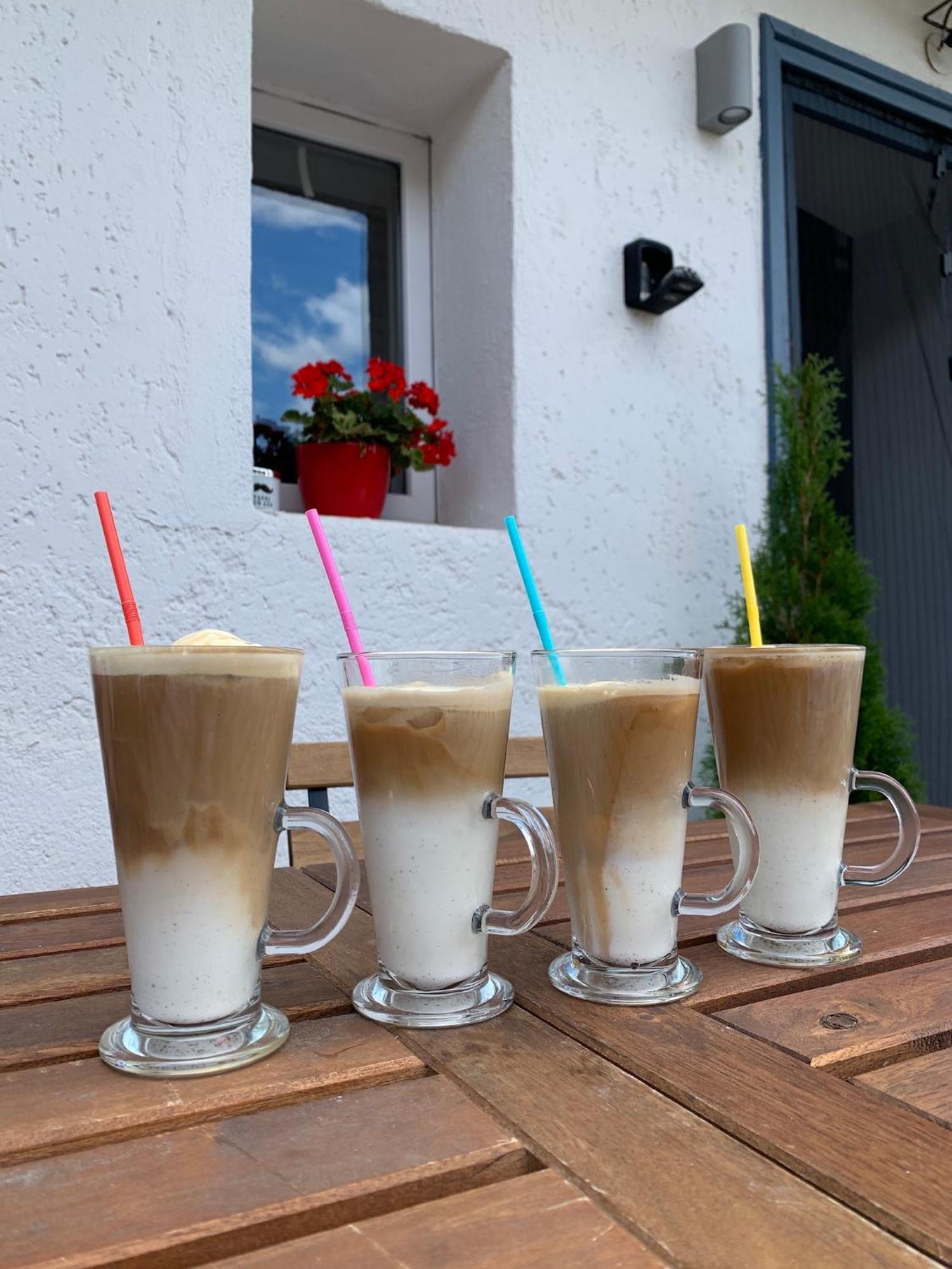 Isteni Zamardi, Akar 12 Fo! Balaton Apartmán *
