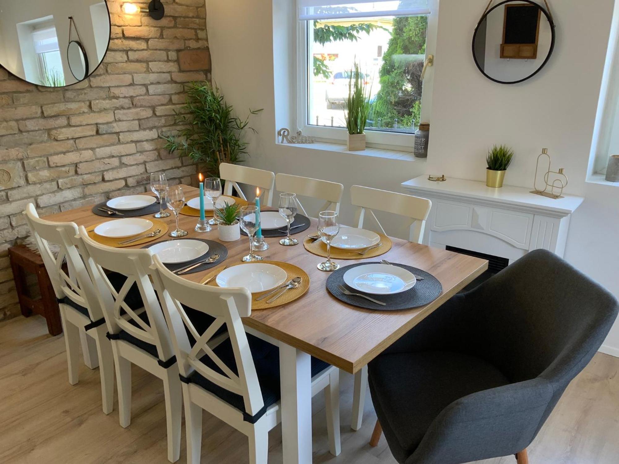 Isteni Zamardi, Akar 12 Fo! Balaton Apartmán *